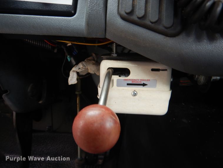 image for item HX9010 2007 International 7600  crane truck