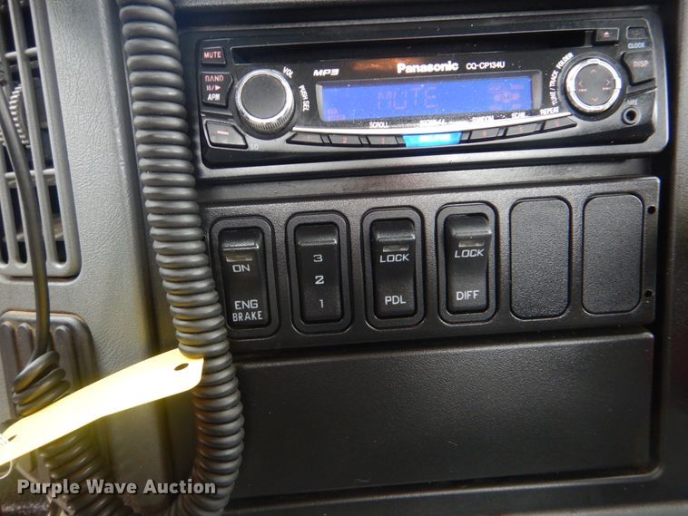 image for item HX9010 2007 International 7600  crane truck