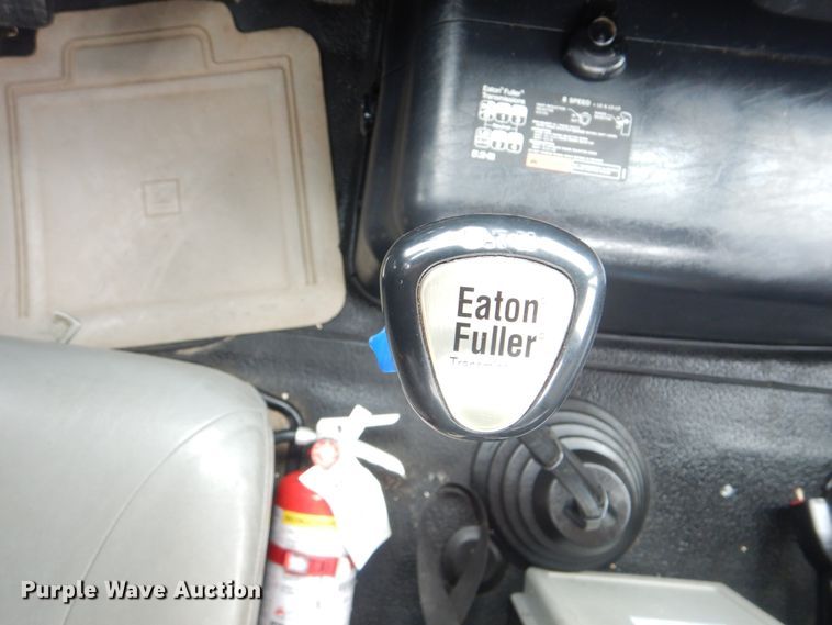 image for item HX9010 2007 International 7600  crane truck