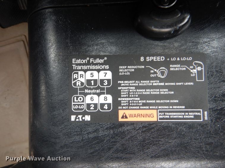 image for item HX9010 2007 International 7600  crane truck