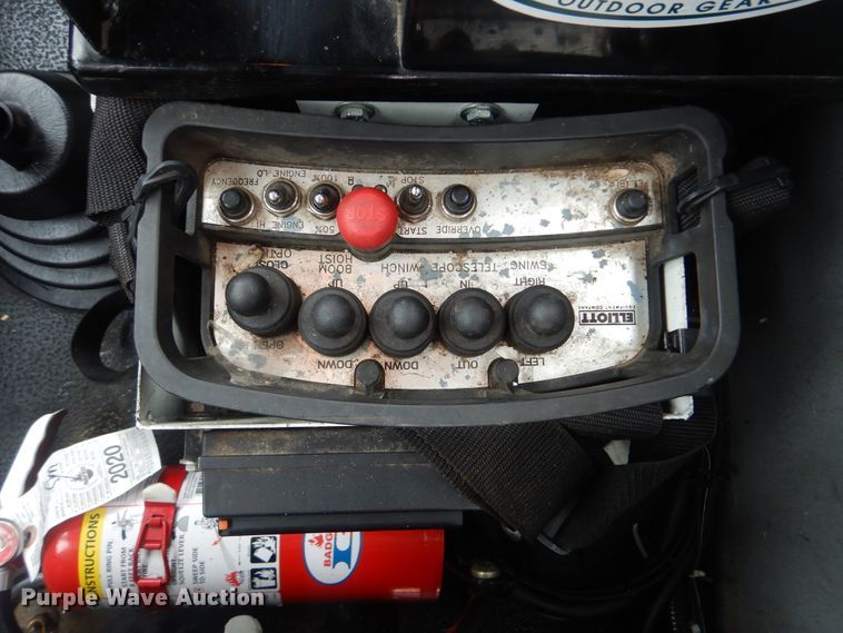 image for item HX9010 2007 International 7600  crane truck