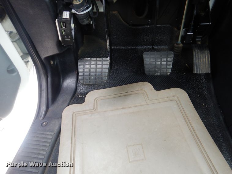 image for item HX9010 2007 International 7600  crane truck