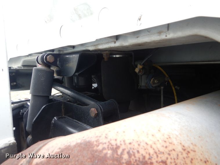 image for item HX9010 2007 International 7600  crane truck