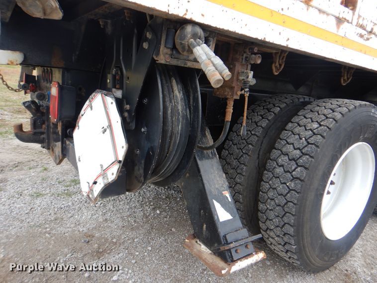 image for item HX9010 2007 International 7600  crane truck