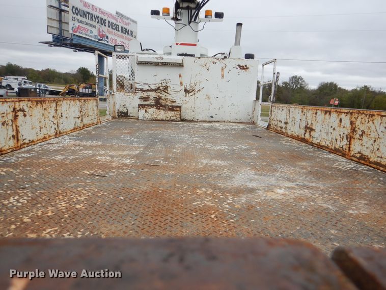 image for item HX9010 2007 International 7600  crane truck