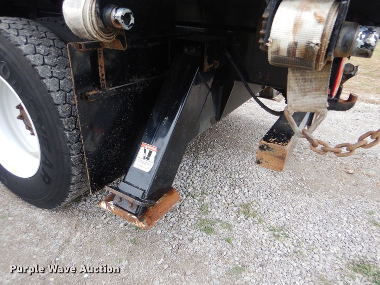 image for item HX9010 2007 International 7600  crane truck