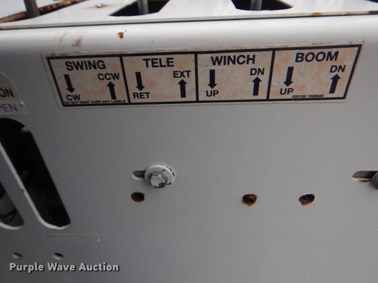 image for item HX9010 2007 International 7600  crane truck