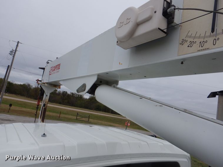 image for item HX9010 2007 International 7600  crane truck