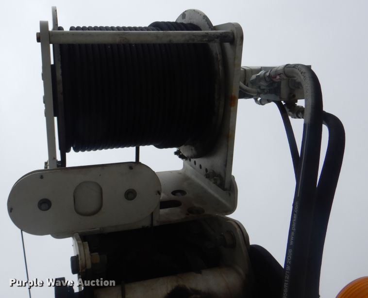 image for item HX9010 2007 International 7600  crane truck