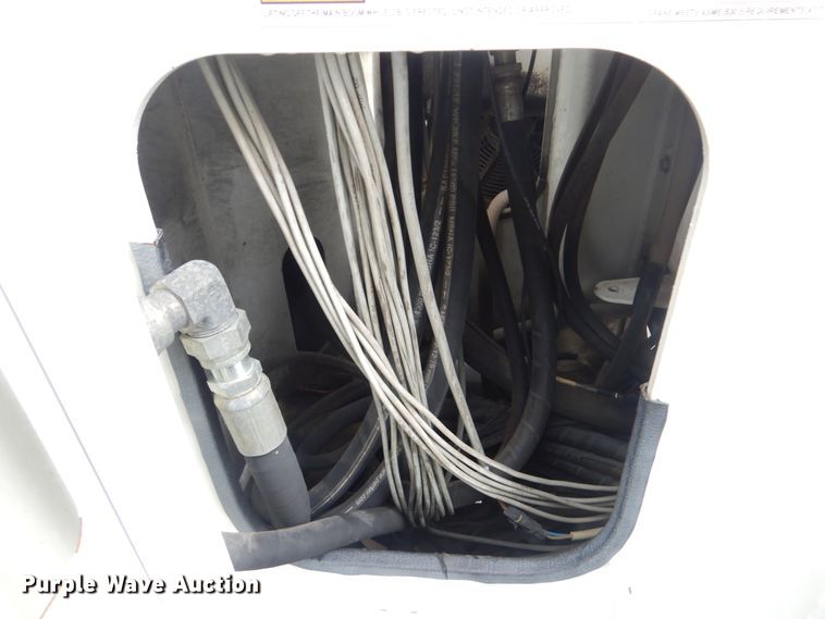 image for item HX9010 2007 International 7600  crane truck