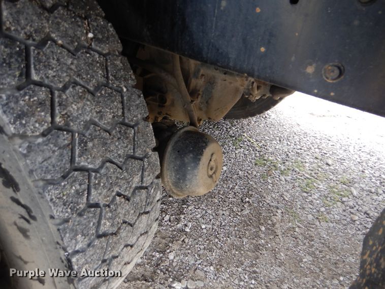 image for item HX9010 2007 International 7600  crane truck