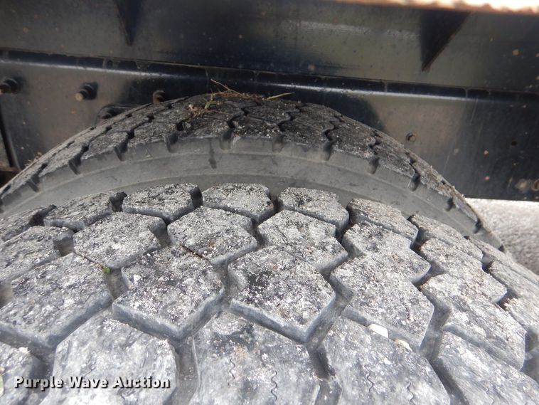 image for item HX9010 2007 International 7600  crane truck