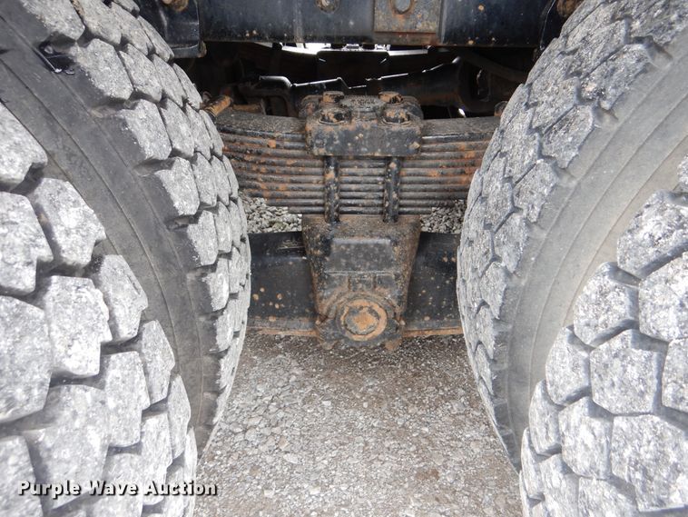 image for item HX9010 2007 International 7600  crane truck