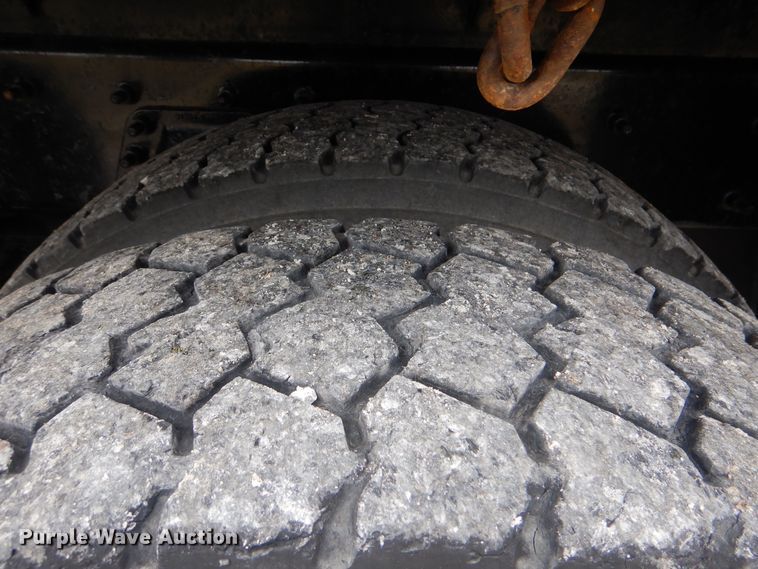 image for item HX9010 2007 International 7600  crane truck