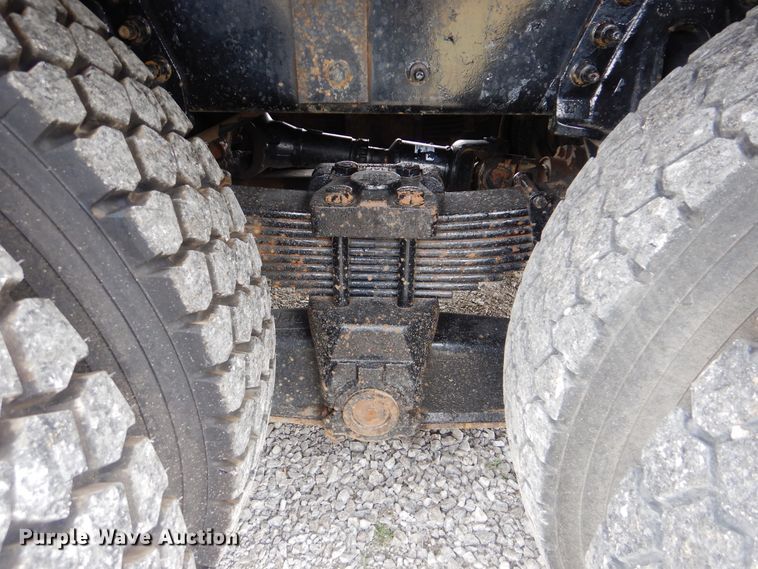 image for item HX9010 2007 International 7600  crane truck