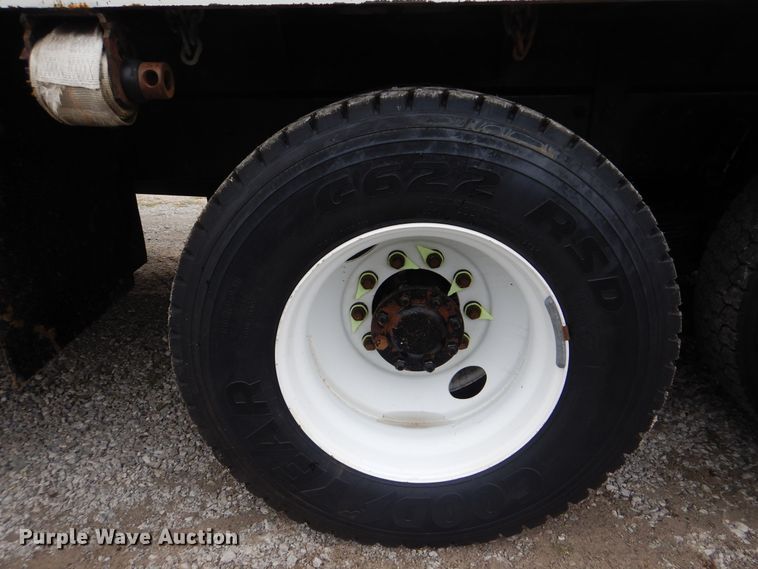 image for item HX9010 2007 International 7600  crane truck