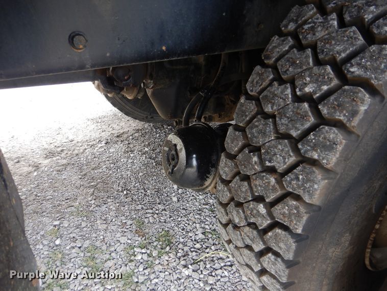 image for item HX9010 2007 International 7600  crane truck