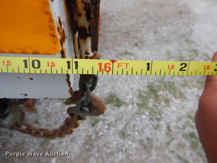 image for item HX9010 2007 International 7600  crane truck