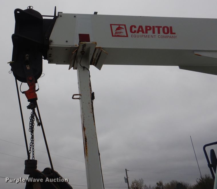 image for item HX9010 2007 International 7600  crane truck