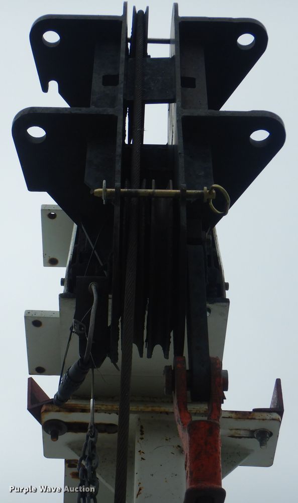 image for item HX9010 2007 International 7600  crane truck