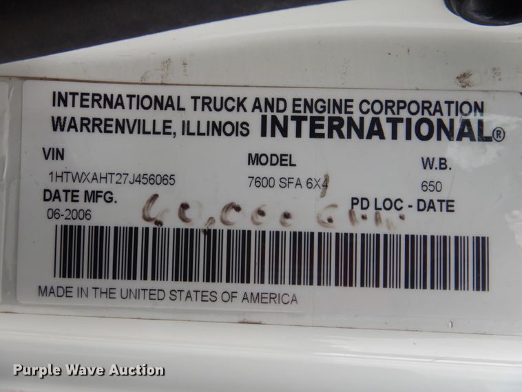 image for item HX9010 2007 International 7600  crane truck