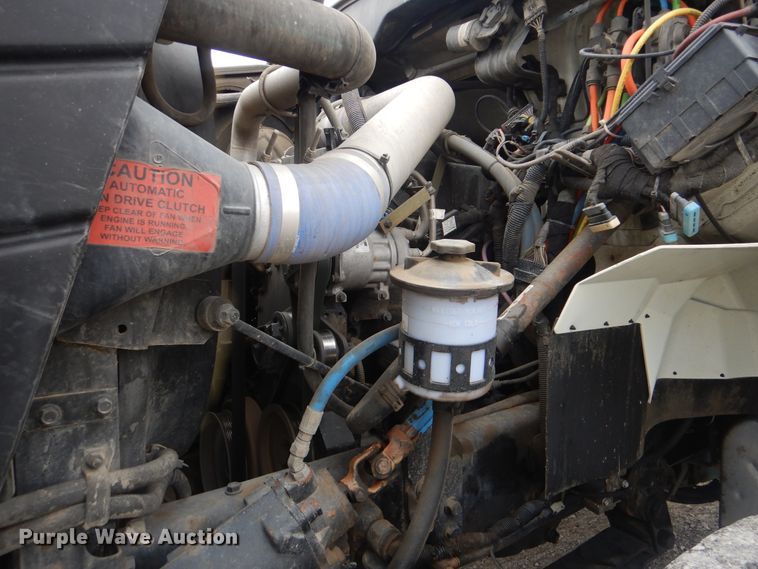 image for item HX9010 2007 International 7600  crane truck