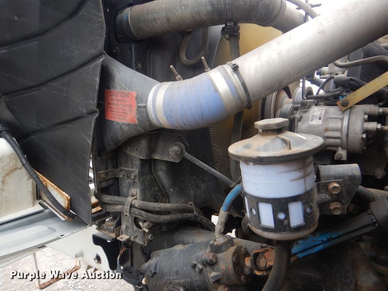 image for item HX9010 2007 International 7600  crane truck