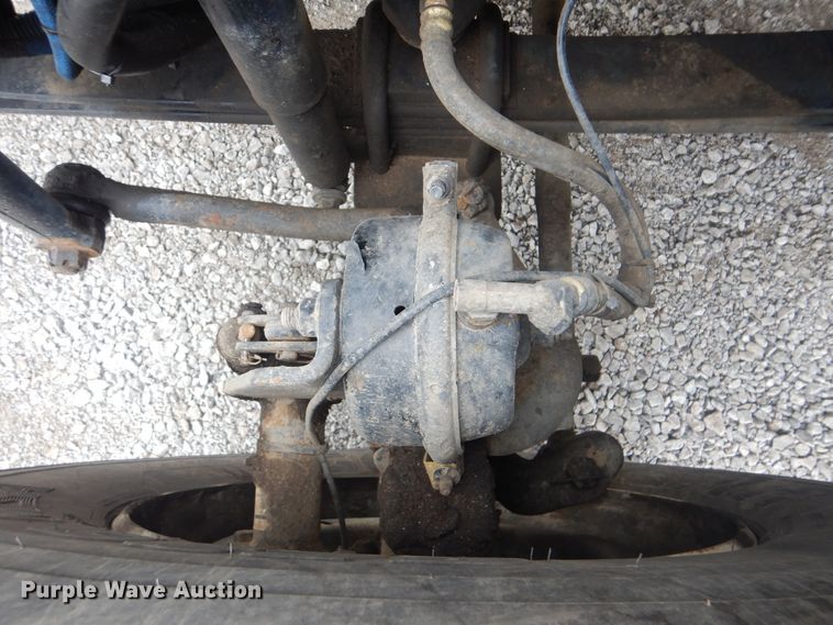 image for item HX9010 2007 International 7600  crane truck