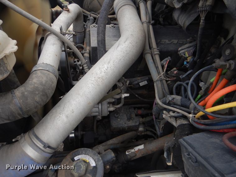 image for item HX9010 2007 International 7600  crane truck