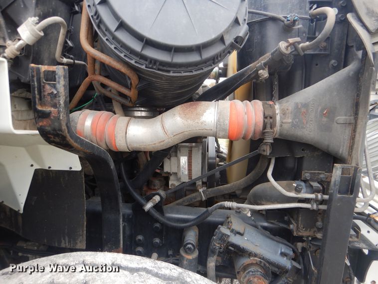 image for item HX9010 2007 International 7600  crane truck