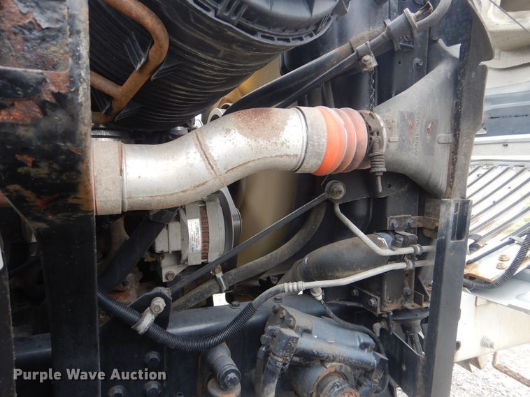 image for item HX9010 2007 International 7600  crane truck