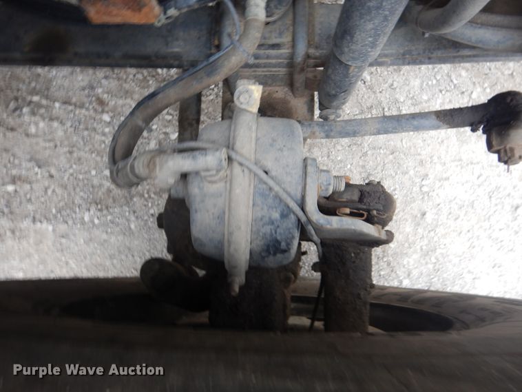 image for item HX9010 2007 International 7600  crane truck