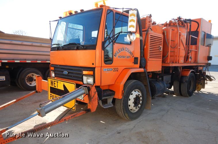 image for item DF6727 1992 Ford Cargo 7000  paint striper truck