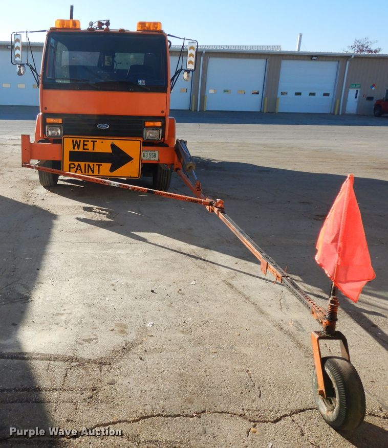 image for item DF6727 1992 Ford Cargo 7000  paint striper truck