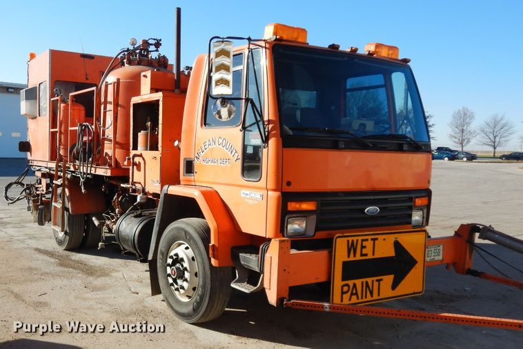 image for item DF6727 1992 Ford Cargo 7000  paint striper truck