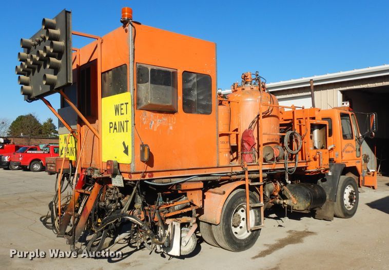 image for item DF6727 1992 Ford Cargo 7000  paint striper truck