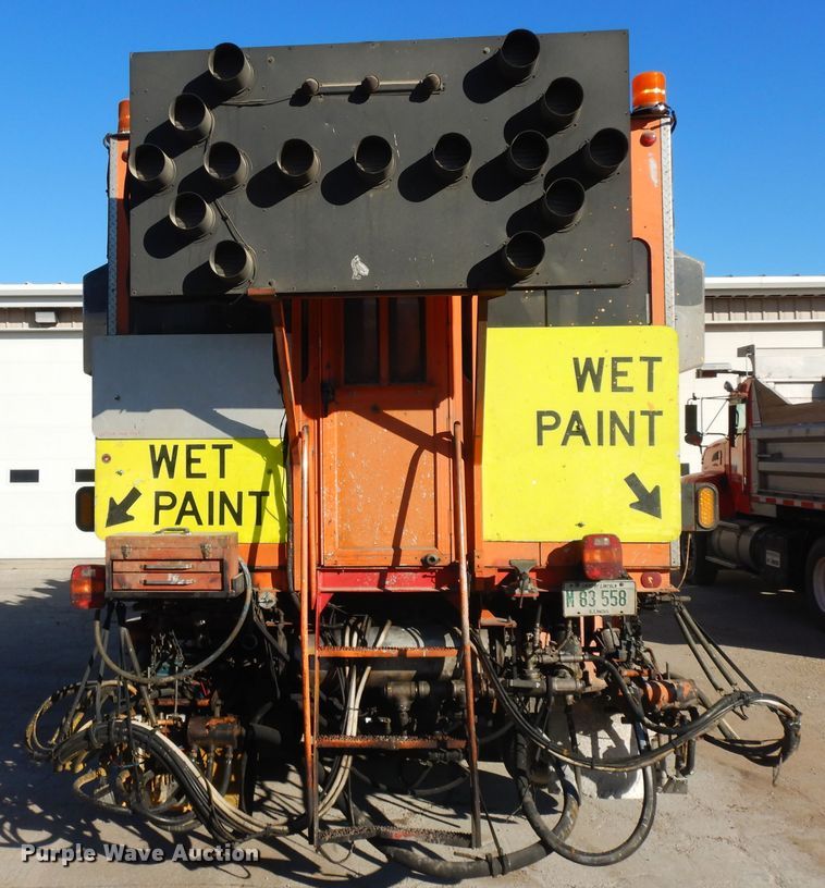 image for item DF6727 1992 Ford Cargo 7000  paint striper truck