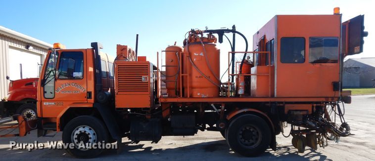 image for item DF6727 1992 Ford Cargo 7000  paint striper truck