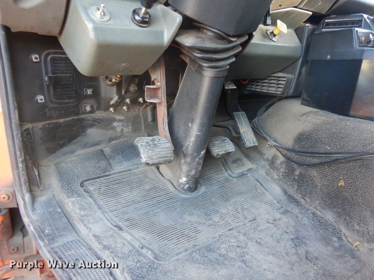 image for item DF6727 1992 Ford Cargo 7000  paint striper truck