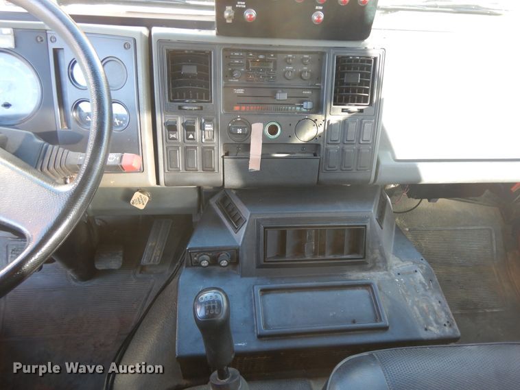 image for item DF6727 1992 Ford Cargo 7000  paint striper truck