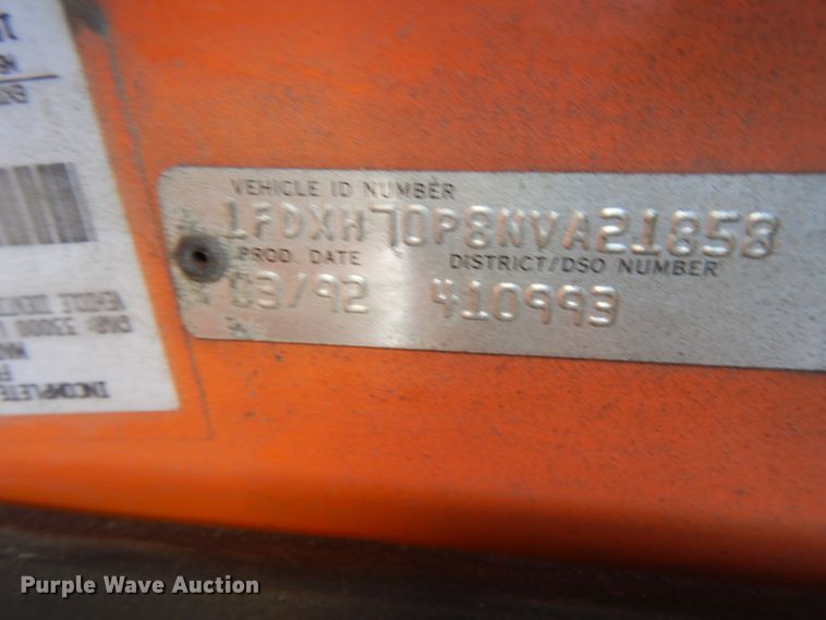 image for item DF6727 1992 Ford Cargo 7000  paint striper truck