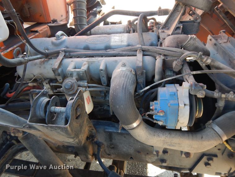 image for item DF6727 1992 Ford Cargo 7000  paint striper truck