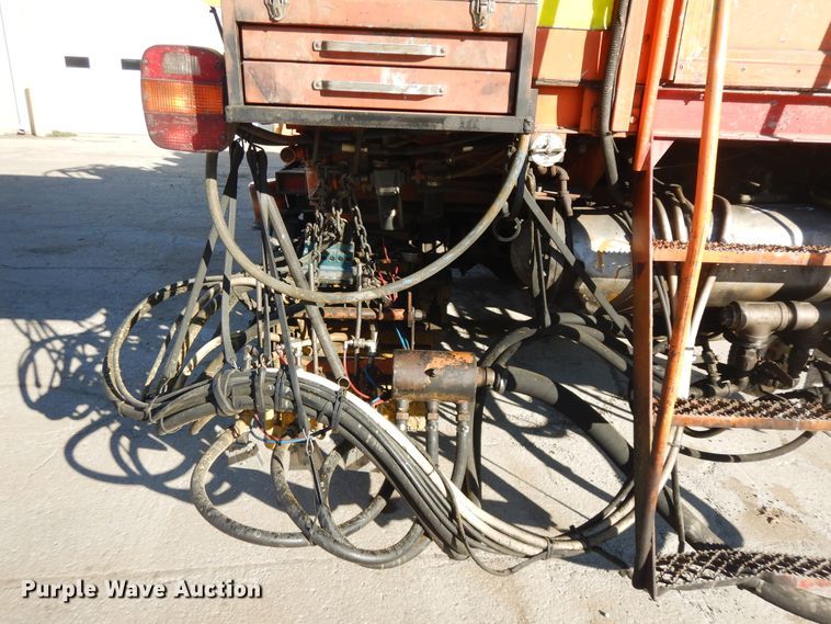 image for item DF6727 1992 Ford Cargo 7000  paint striper truck