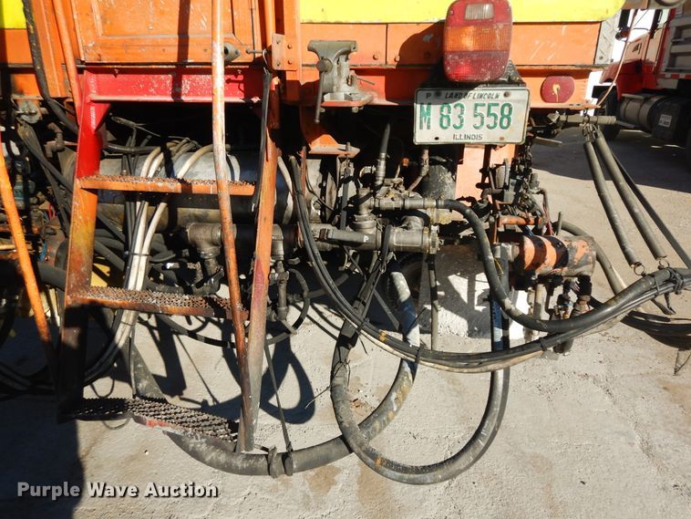 image for item DF6727 1992 Ford Cargo 7000  paint striper truck