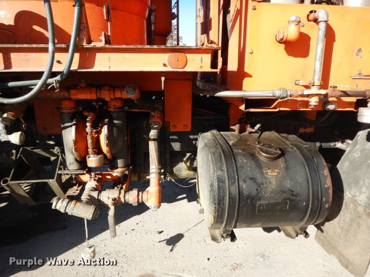 image for item DF6727 1992 Ford Cargo 7000  paint striper truck