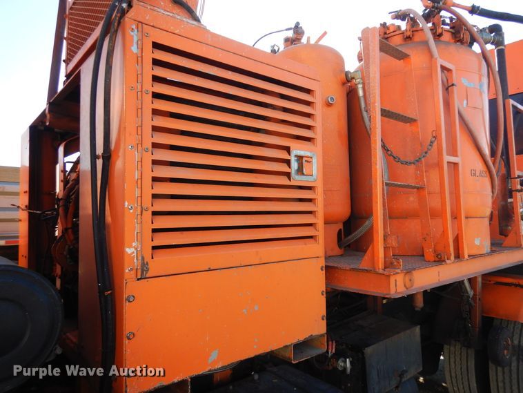 image for item DF6727 1992 Ford Cargo 7000  paint striper truck