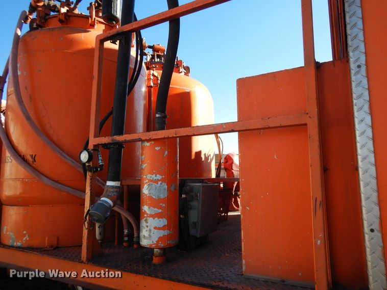 image for item DF6727 1992 Ford Cargo 7000  paint striper truck