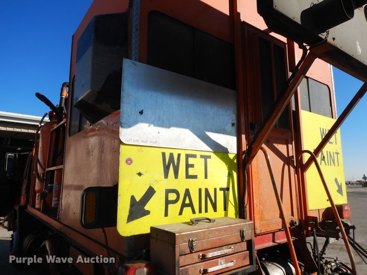 image for item DF6727 1992 Ford Cargo 7000  paint striper truck