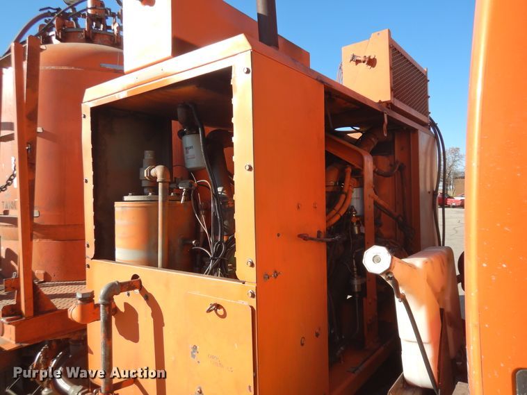 image for item DF6727 1992 Ford Cargo 7000  paint striper truck