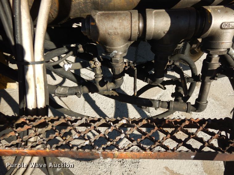 image for item DF6727 1992 Ford Cargo 7000  paint striper truck